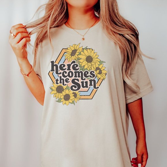 Here Comes The Sun Retro Boho T-shirt - Picture 5 of 5